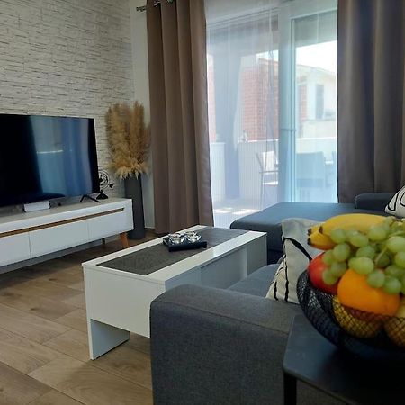 Valux Apartman Pola Esterno foto