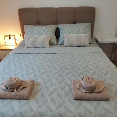 Valux Apartman Pola Esterno foto