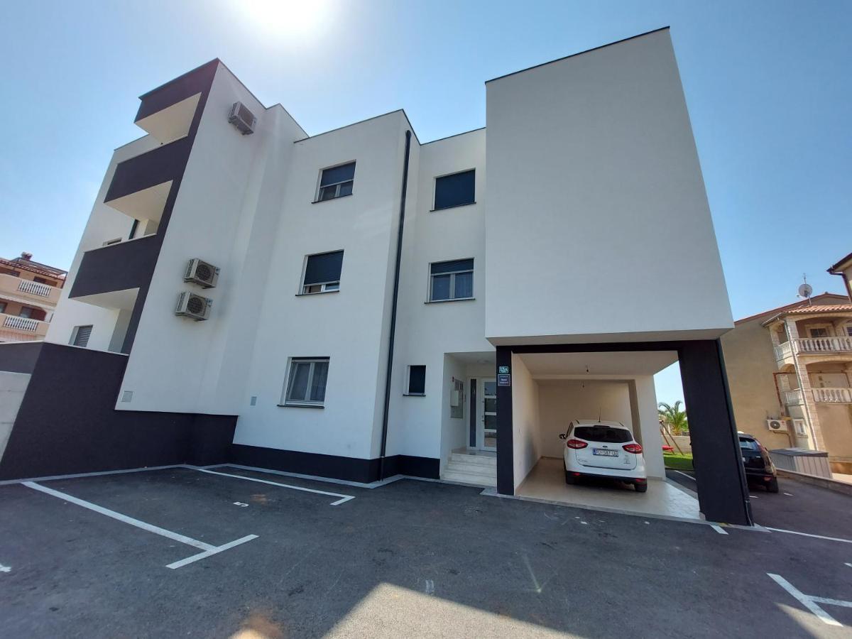 Valux Apartman Pola Esterno foto