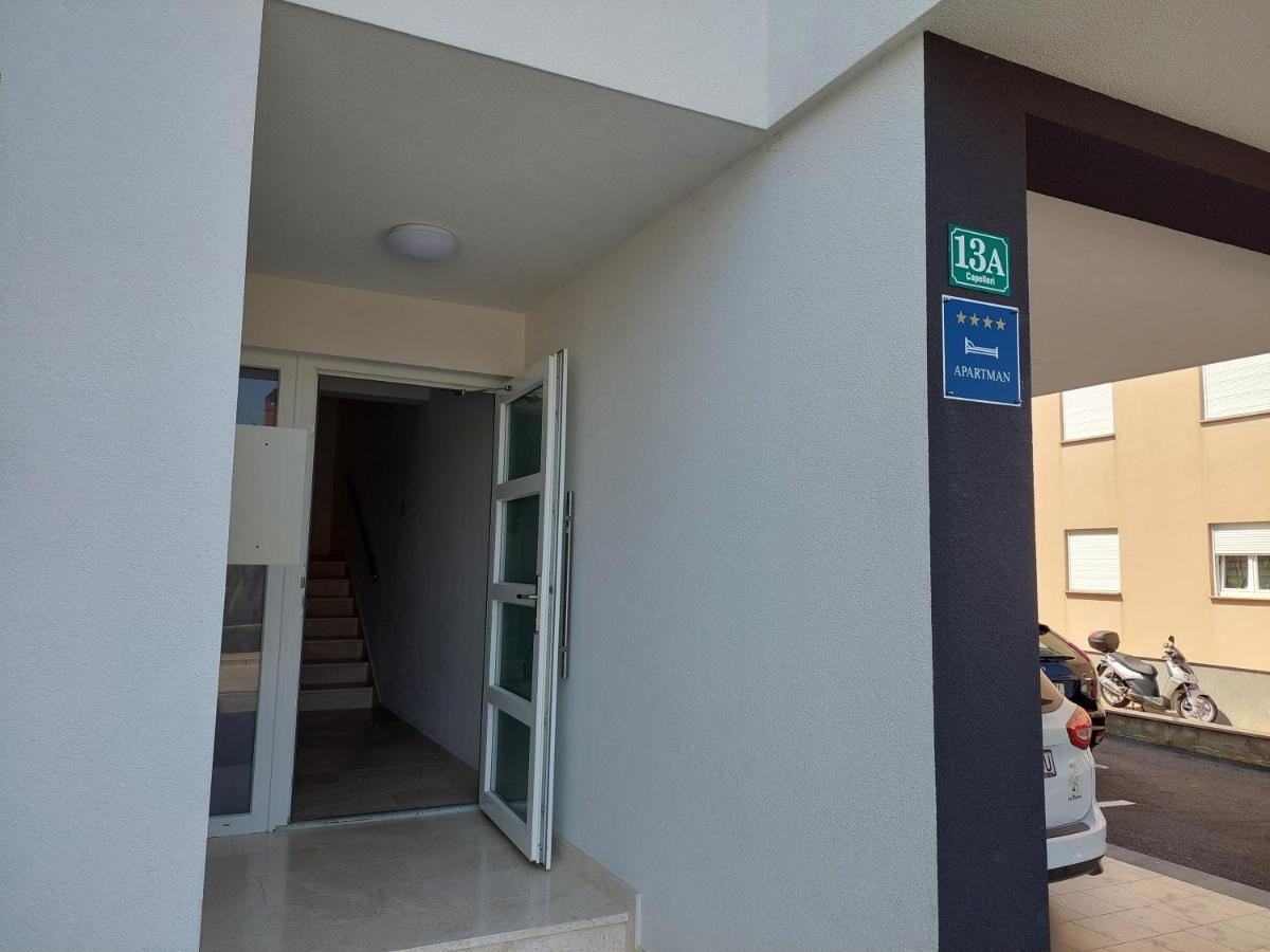 Valux Apartman Pola Esterno foto
