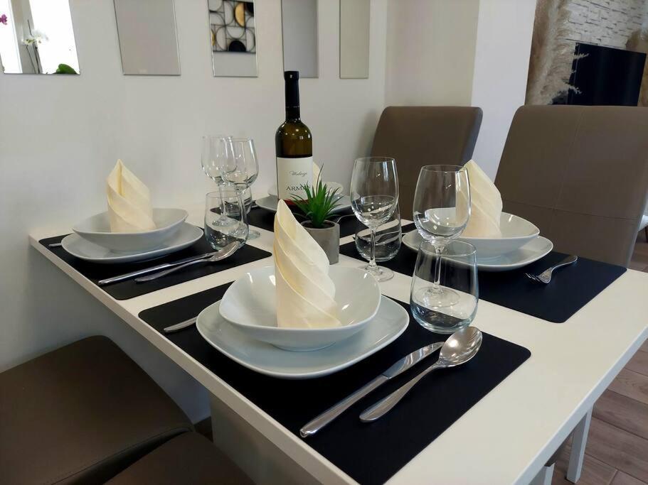 Valux Apartman Pola Esterno foto