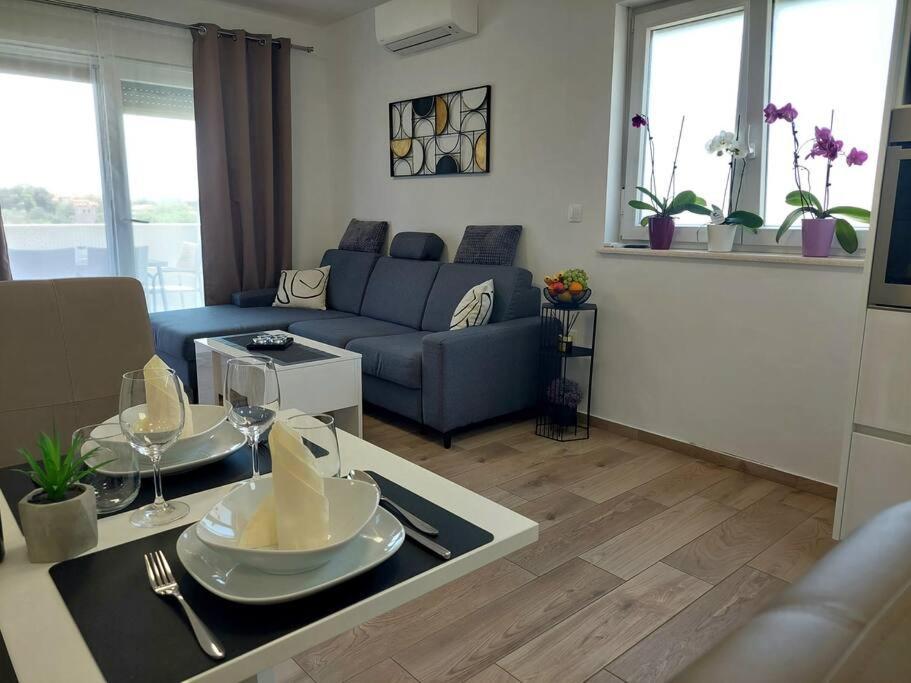 Valux Apartman Pola Esterno foto