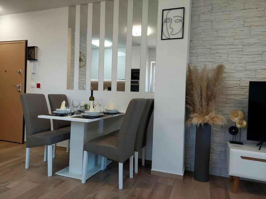 Valux Apartman Pola Esterno foto