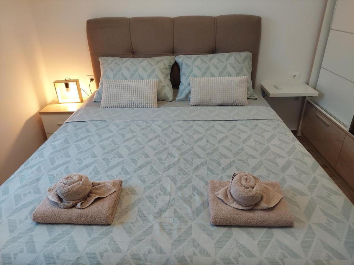 Valux Apartman Pola Esterno foto
