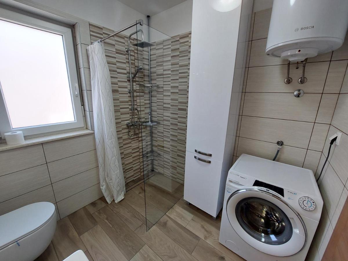 Valux Apartman Pola Esterno foto