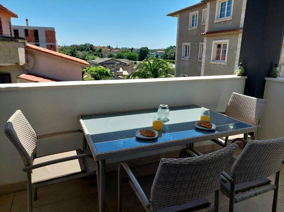 Valux Apartman Pola Esterno foto