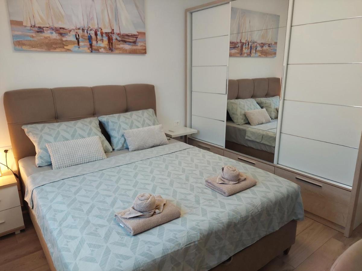 Valux Apartman Pola Esterno foto