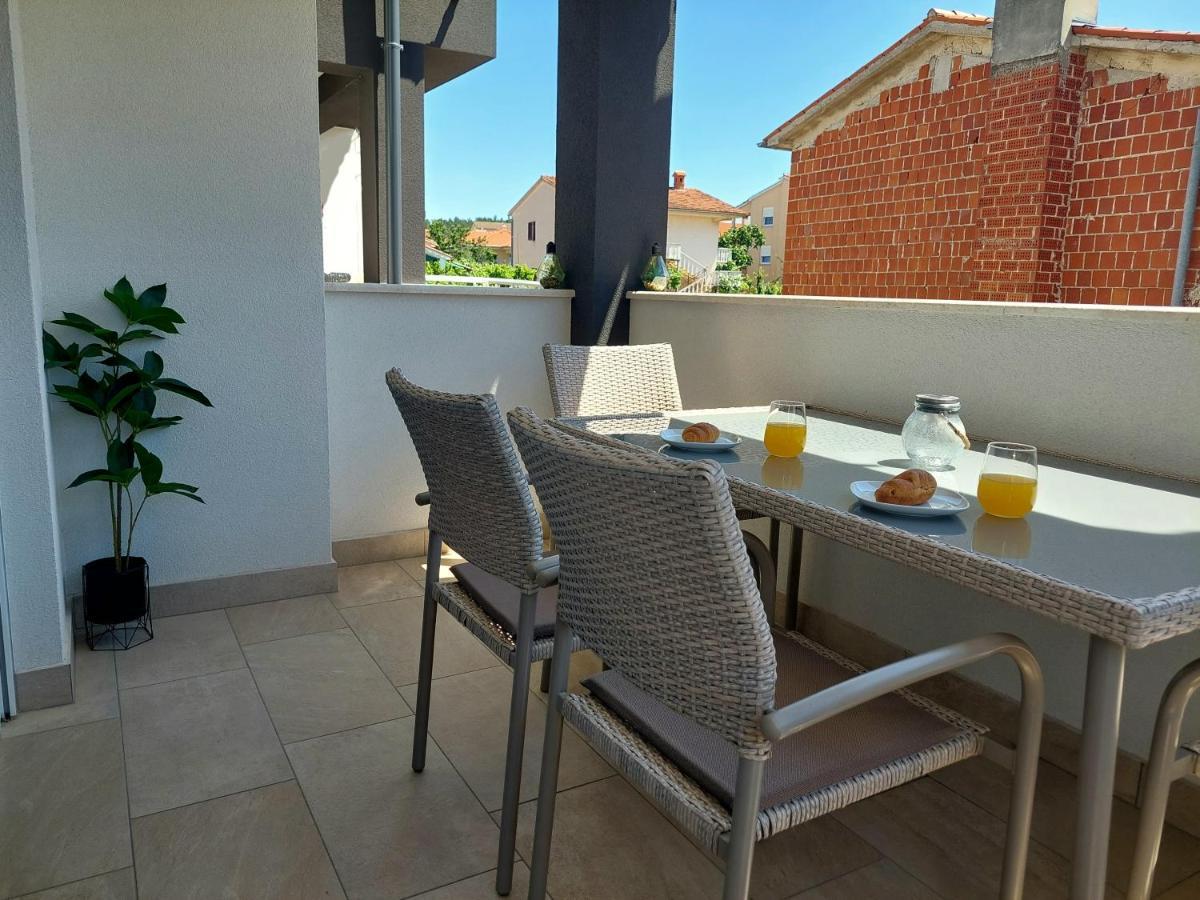 Valux Apartman Pola Esterno foto
