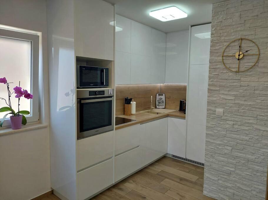 Valux Apartman Pola Esterno foto