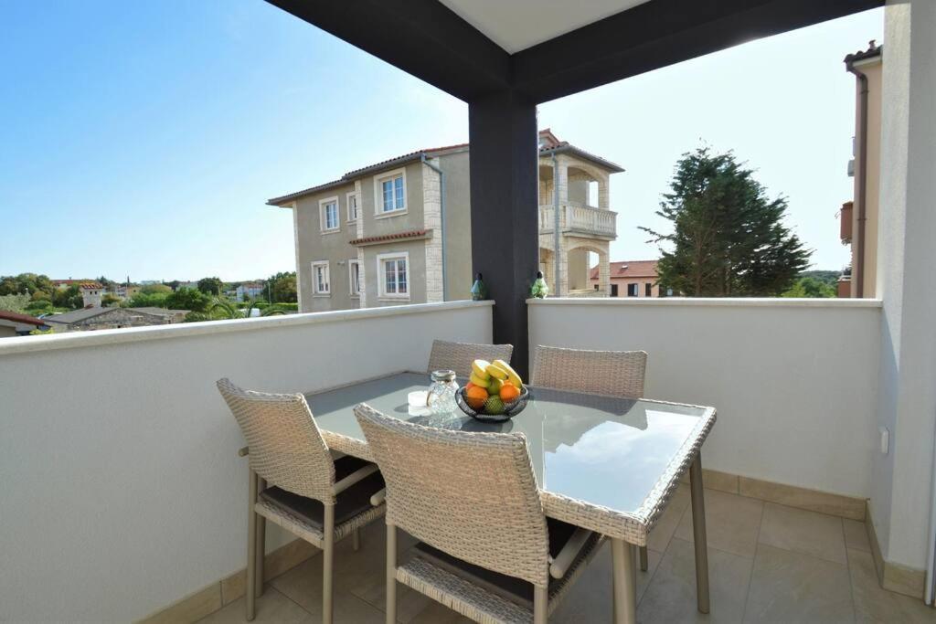 Valux Apartman Pola Esterno foto